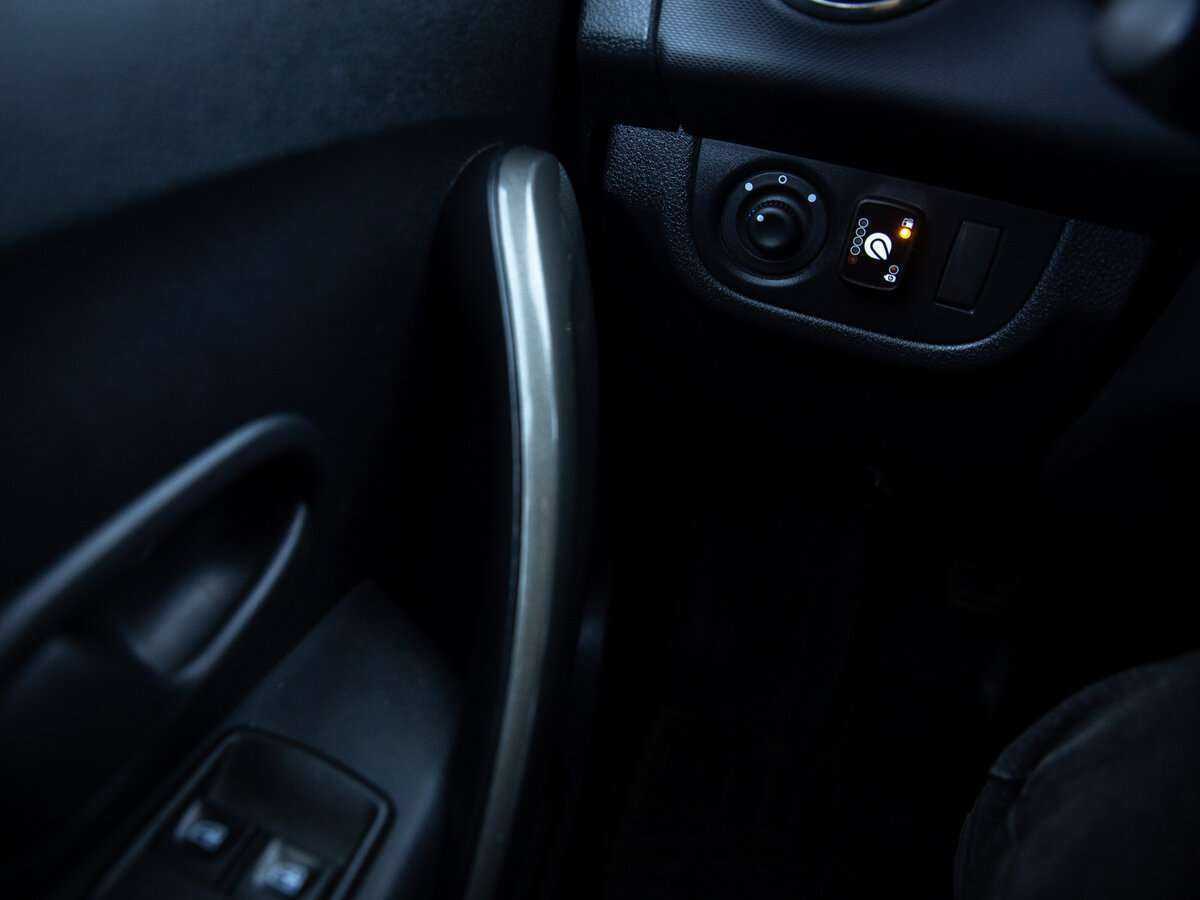 Рено Логан б/у, 2019, Механическая. Фото: #12