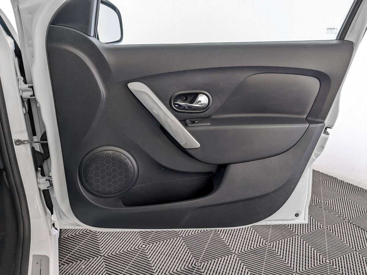 Рено Логан б/у, 2017, Автоматическая. Фото: #19