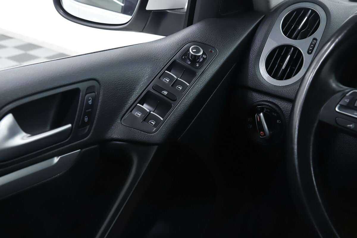 Фольксваген Тигуан б/у, 2015, Автоматическая. Фото: #9