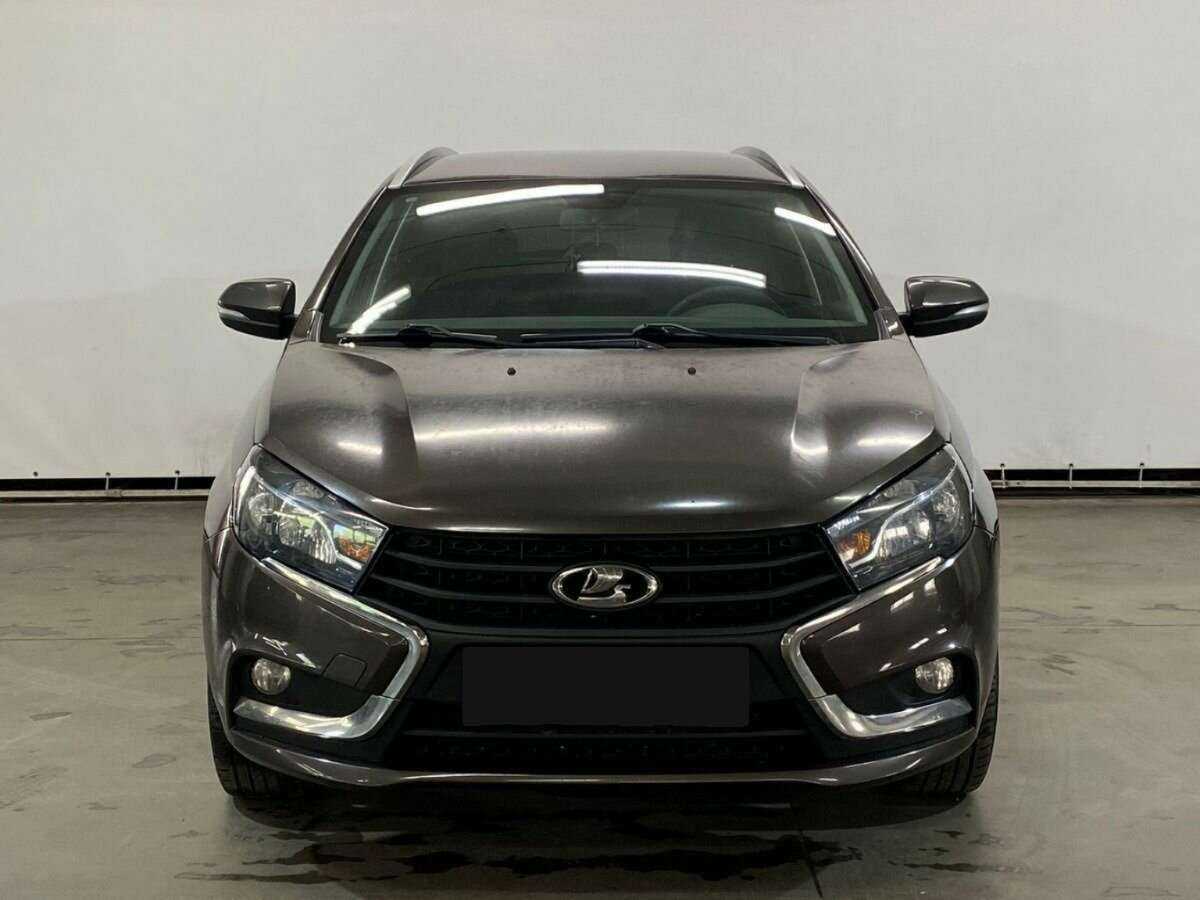 Лада (ВАЗ) Веста б/у, 2018, Механическая. Фото: #1