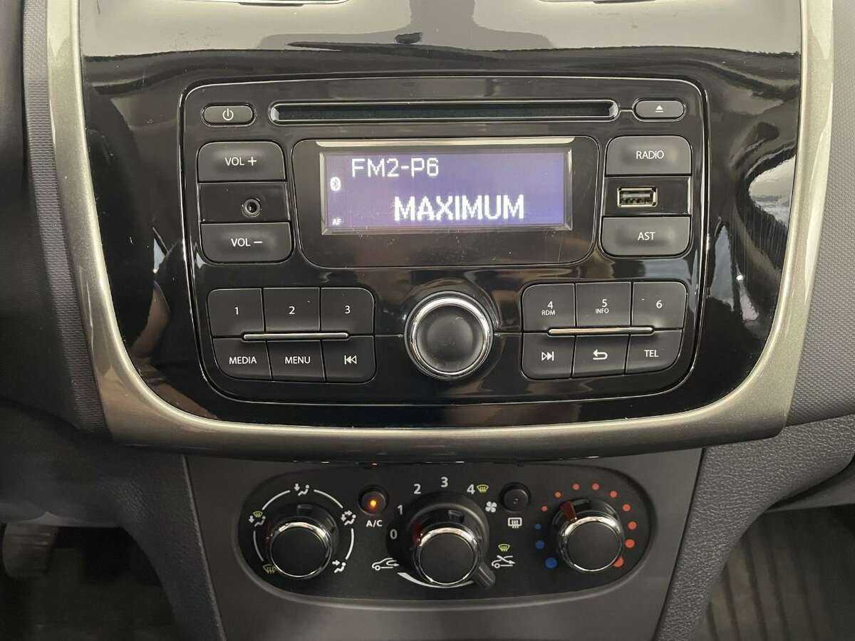 Рено Логан б/у, 2016, Механическая. Фото: #11