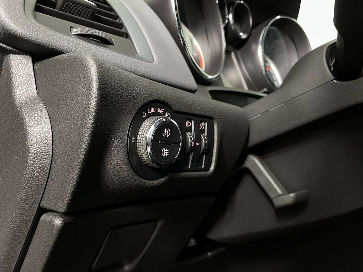 Опель Астра б/у, 2013, Автоматическая. Фото: #8