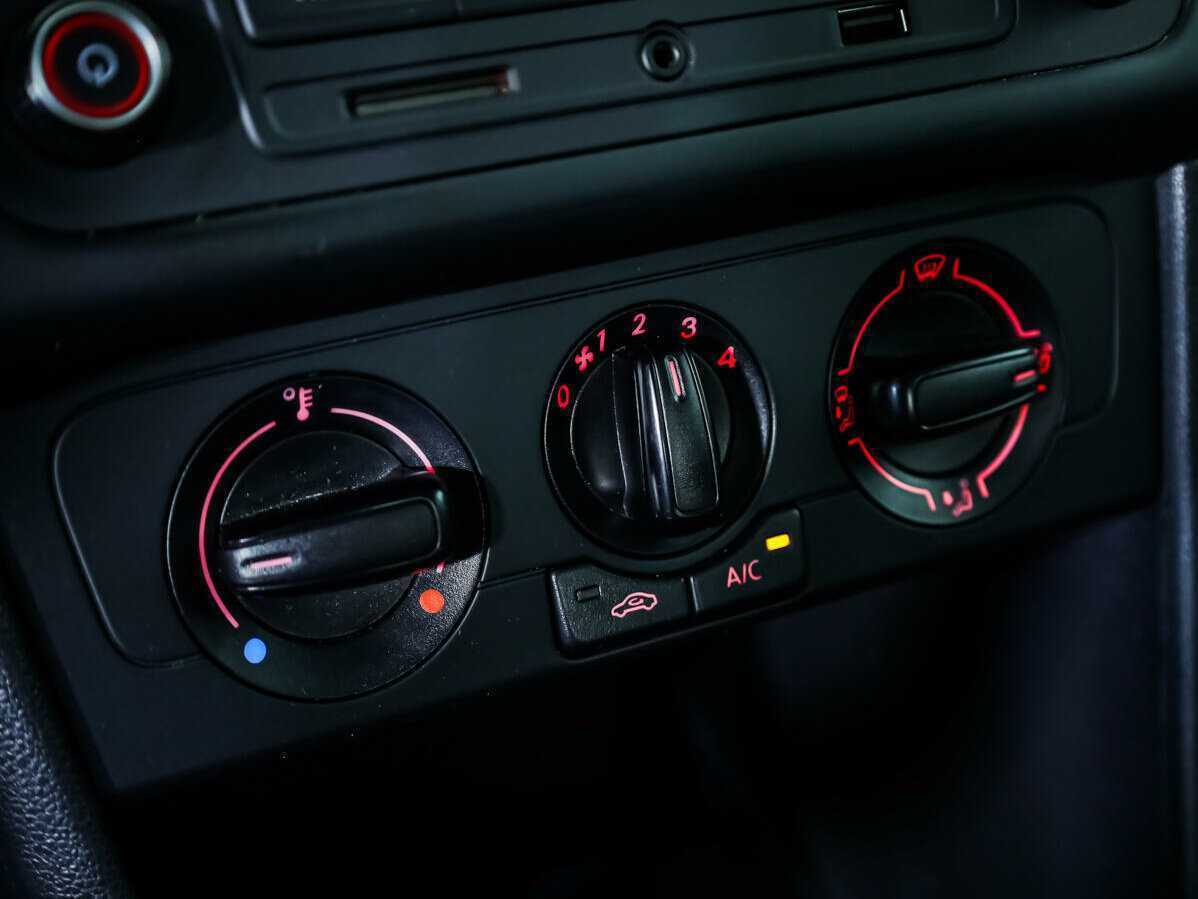 Фольксваген Поло б/у, 2016, Механическая. Фото: #12