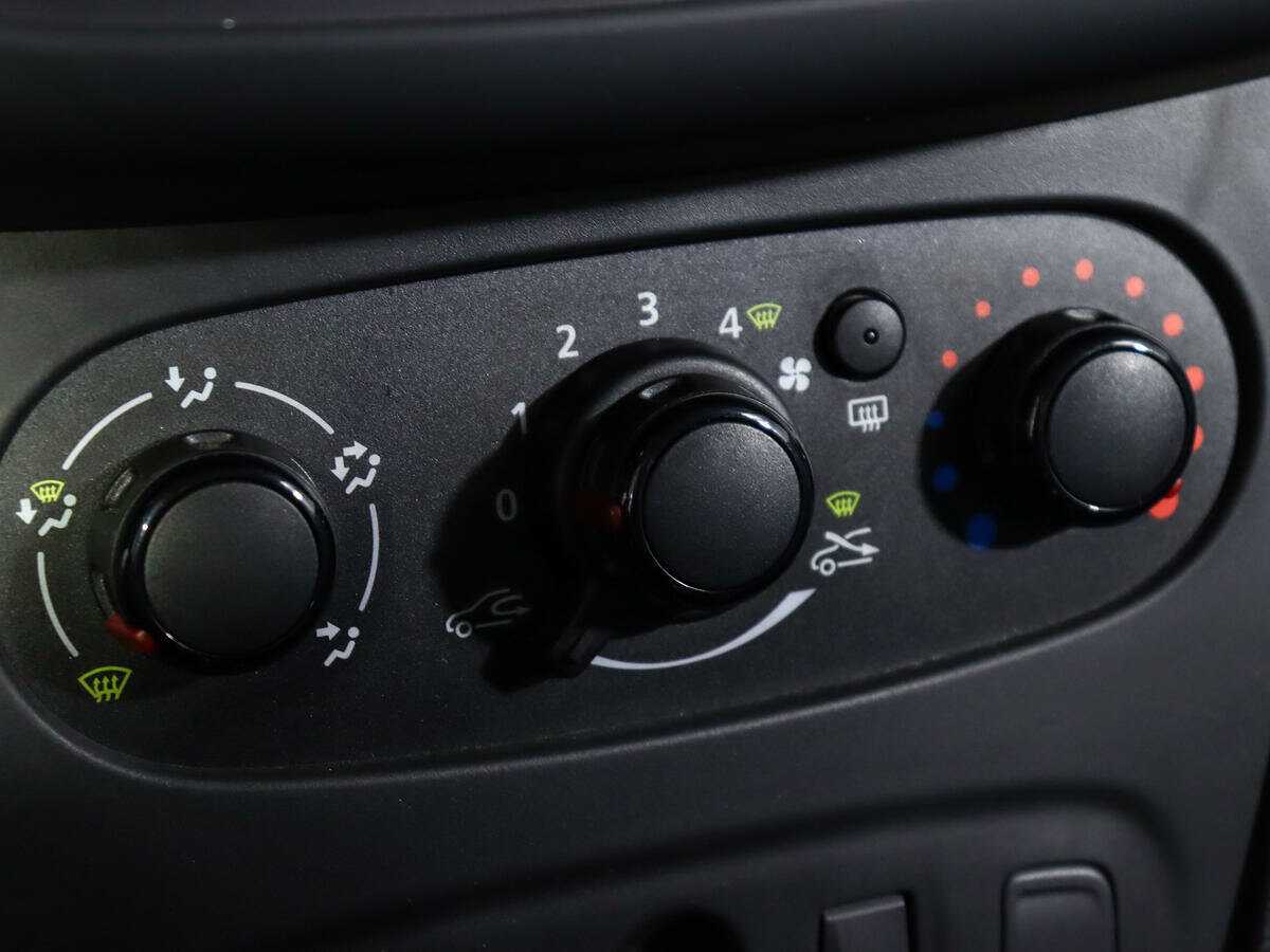 Рено Логан б/у, 2018, Механическая. Фото: #14