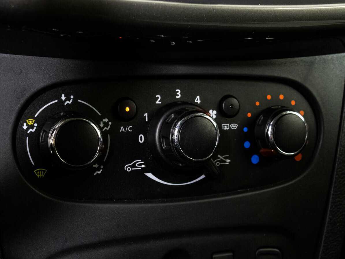 Рено Логан б/у, 2019, Механическая. Фото: #13