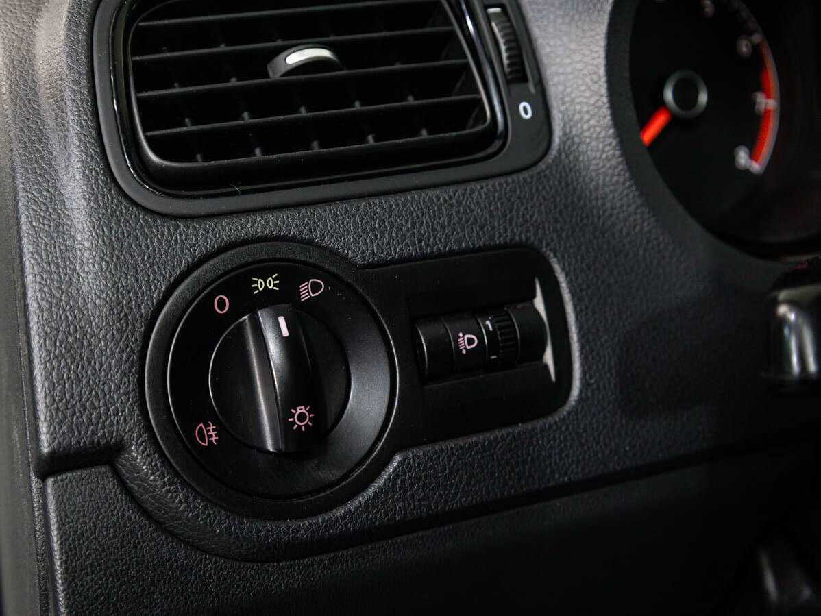 Фольксваген Поло б/у, 2015, Механическая. Фото: #13