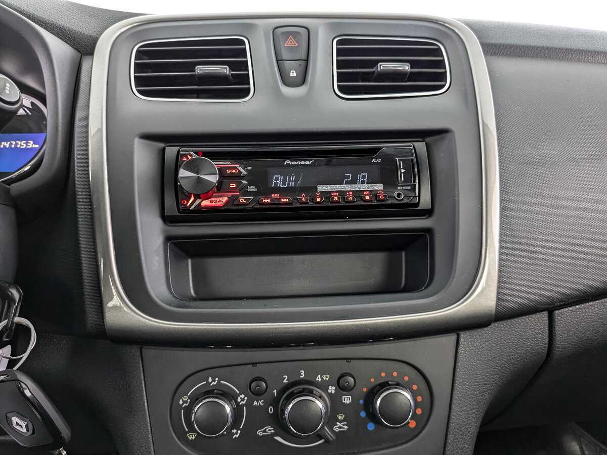 Рено Логан б/у, 2016, Механическая. Фото: #12