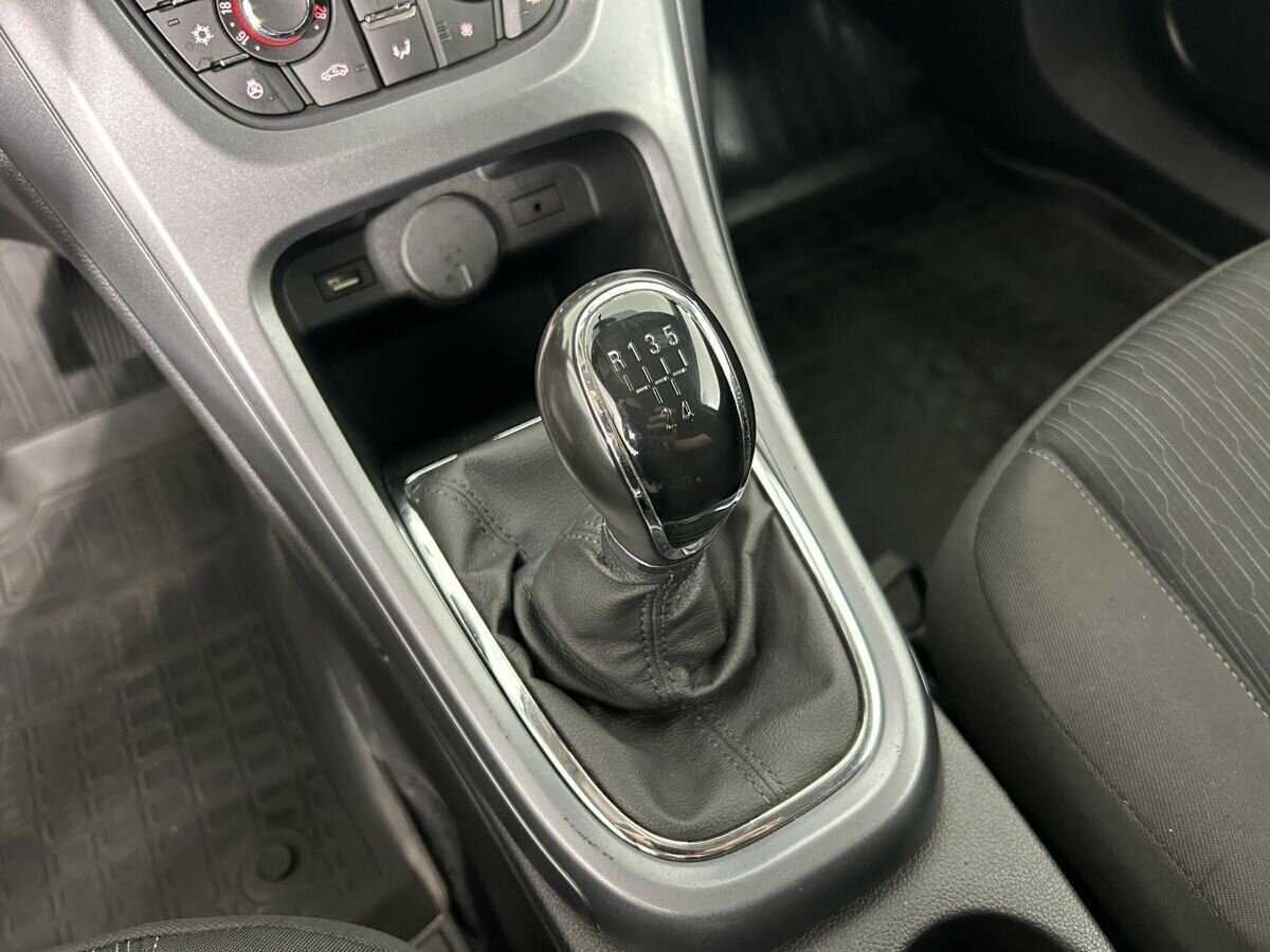 Опель Астра б/у, 2014, Механическая. Фото: #12