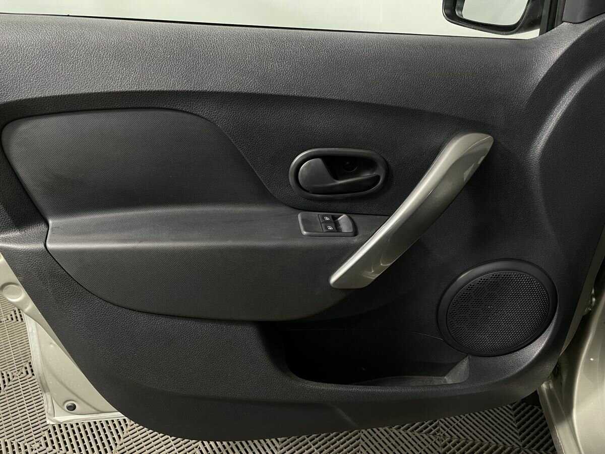 Рено Логан б/у, 2018, Механическая. Фото: #7