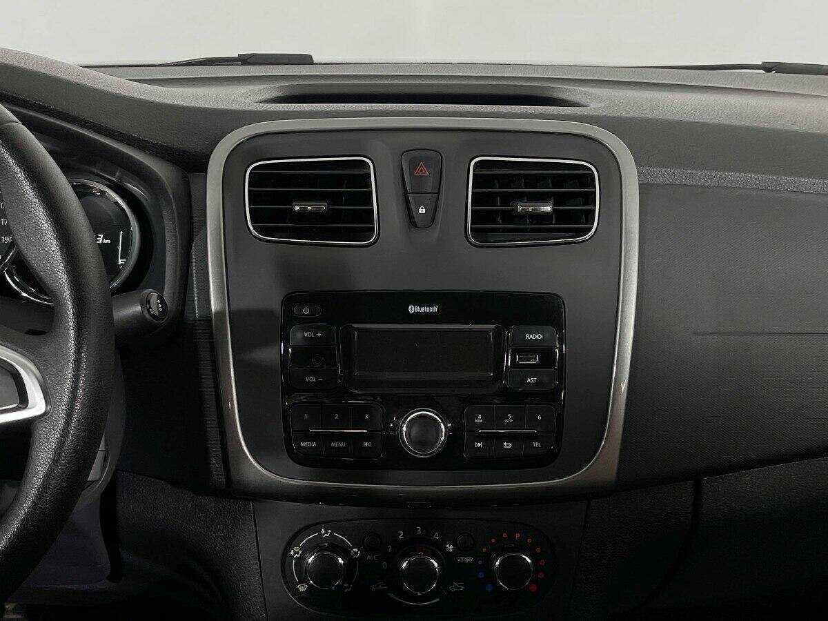 Рено Логан б/у, 2019, Механическая. Фото: #11