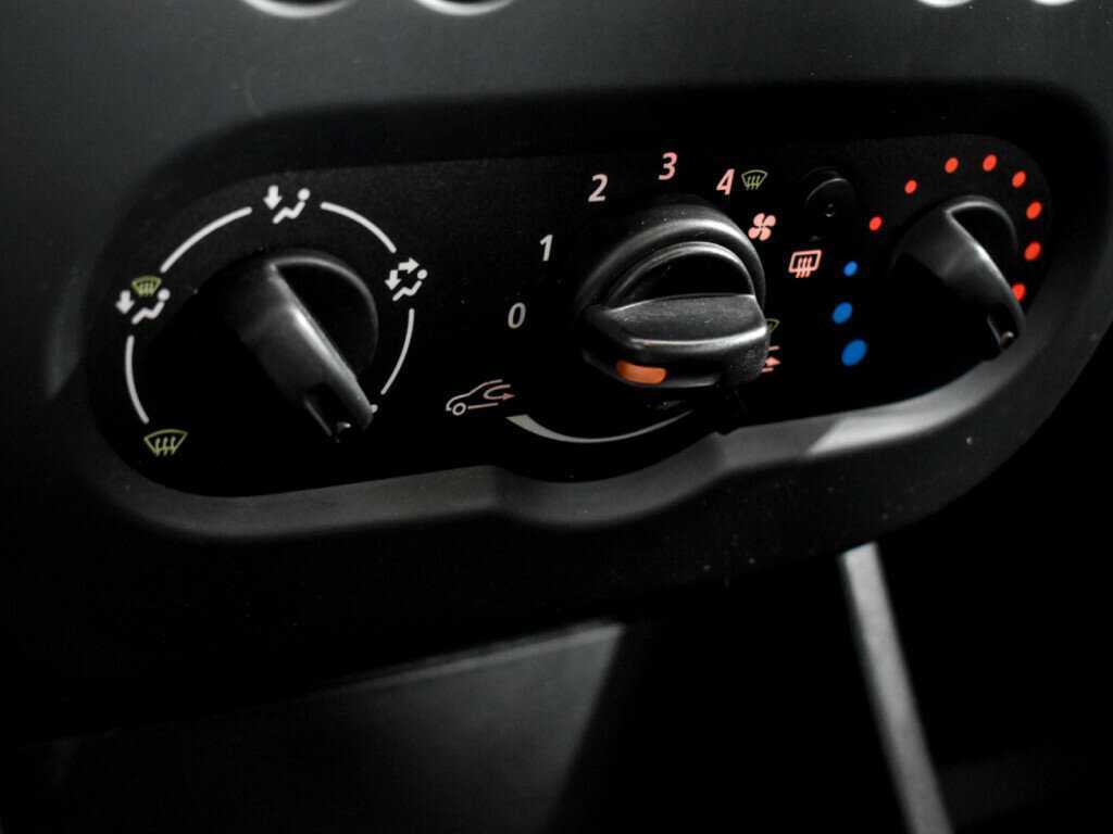 Рено Логан б/у, 2013, Механическая. Фото: #10