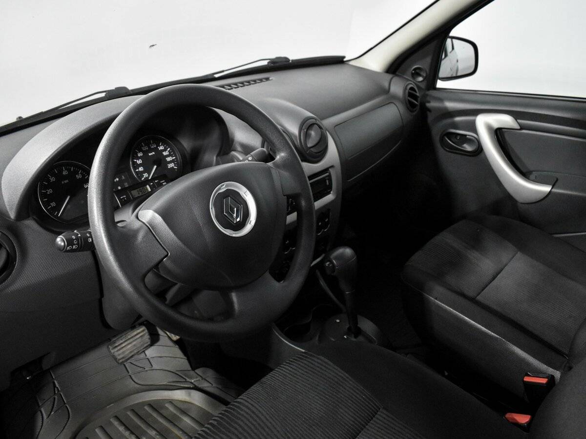 Рено Логан б/у, 2015, Автоматическая. Фото: #8