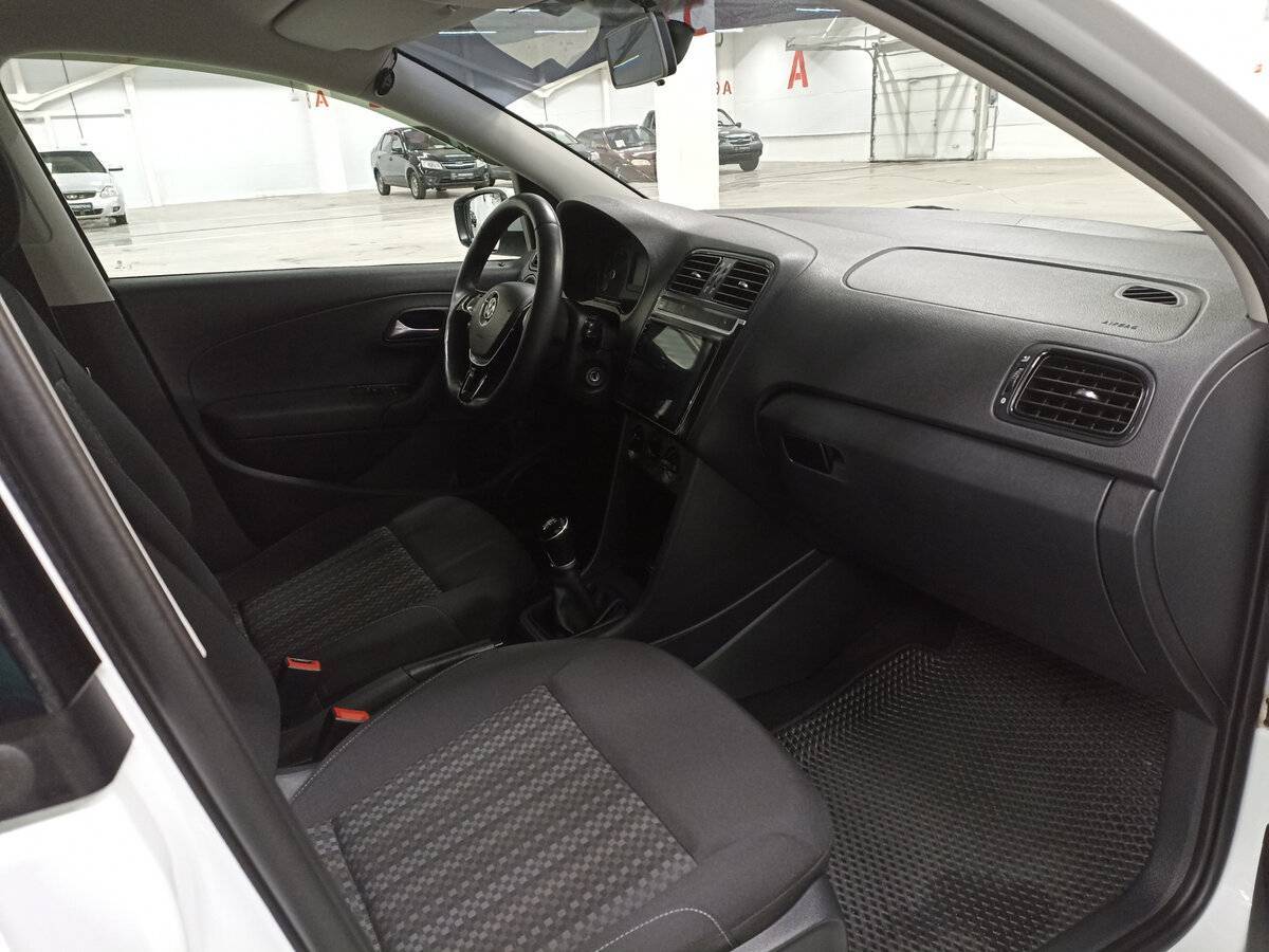 Фольксваген Поло б/у, 2016, Механическая. Фото: #10